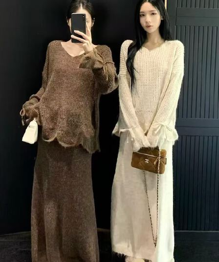 V넥 나팔 소매 양모 스웨터 경기 슬림해 보이는 캐주얼 반신 스커트 투피스 슈트 여성