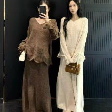 批发V领喇叭袖羊毛毛衣配显瘦休闲半身裙两件<b class='q'>套装</b>女