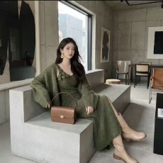 批发高级感蕾丝针织开衫<b class='q'>连衣裙</b>套装女修身显瘦两件套
