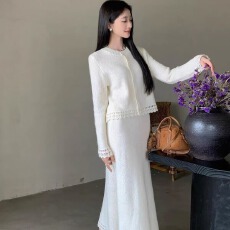 批发初晴独立软糯镂空钩花圆领针织开衫高腰鱼尾半身长裙<b class='q'>套装</b>女两件套