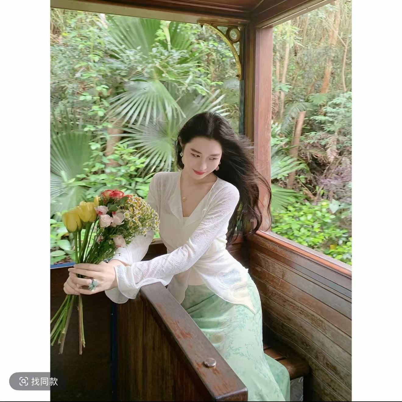 링 茜 거만한 와우 달빛 흰색 바람 요금 새로운 중식 레트로 품격 비틀림 허리 수축 맨위 녹색 염색 자카드 반 스커트 세트