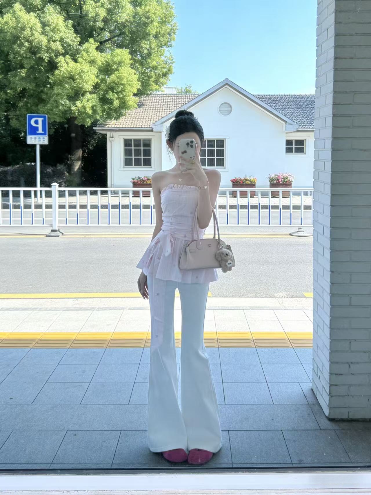 프랑스식 순수한 욕망 바람 핑크색 튜브탑 허리 수축 스트랩 나비 매듭 맨위 화이트 부츠컷 청바지 두 조각 여성 세트