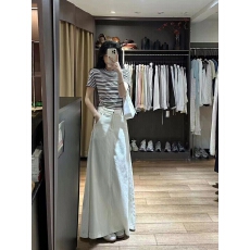 批发2026夏季新款气质高级感显瘦休闲条纹T恤白色<b class='q'>半身裙</b>A<b class='q'>字</b><b class='q'>裙</b>两件套女