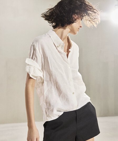 자연 산소 오른쪽 느슨함 지배 아마 수공 뒤집다 Pleat 볼륨 측면 소매 루즈핏 셔츠