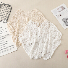 批发实拍钩花镂空针织衫女夏季蝙蝠袖套头<b class='q'>罩衫</b>度假风宽松显瘦大码上衣