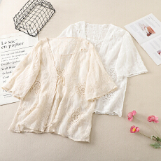 批发实拍复古V领<b class='q'>短袖</b>衬衫女夏新中式钩花镂空刺绣防晒外搭开衫上衣