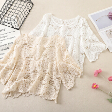 批发实拍复古勾花蕾丝镂空<b class='q'>针织衫</b>女法式宽松外搭喇叭袖防晒<b class='q'>罩衫</b>上衣