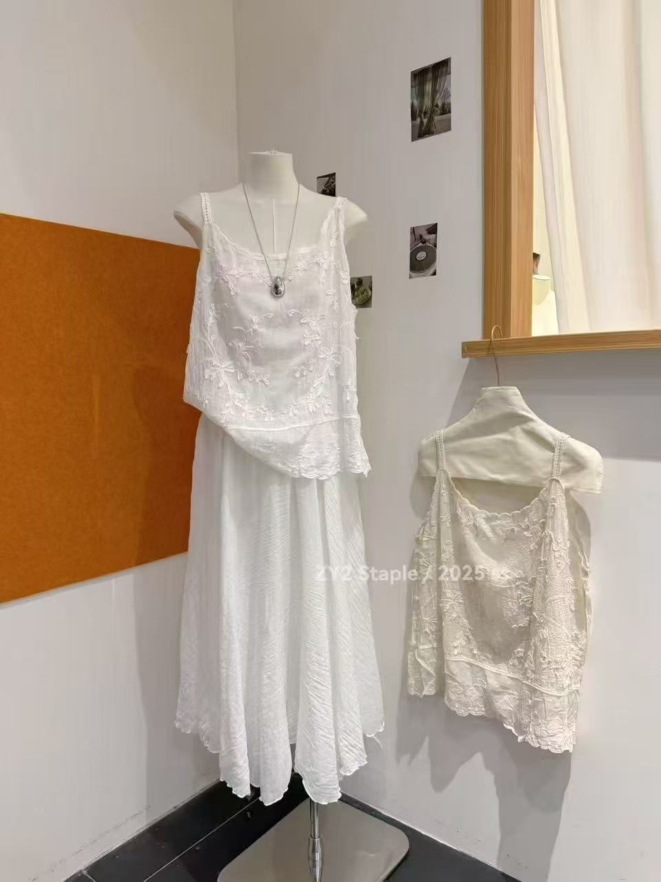 절묘한 3 차원 떠 다니는 꽃 외부 가져 가라. 작은 슬링 조끼 여성 가을 여름 새로운 자수 어깨 베스트 외출용 루즈핏 블라우스