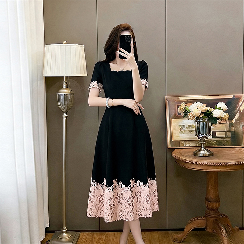 2026 새로운 슬림해 보이는 패션 허리 수축 품격 몸매 가꾸기 레이스 조각 검정색 레트로 드레스