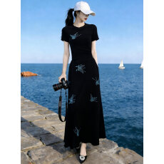 批发夏季漂亮连衣裙女法式高级显瘦重工印花蝴蝶上衣半身长裙两件<b class='q'>套装</b>