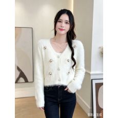 批发韩系<b class='q'>甜美</b>可爱气质别致毛衣外套设计感立体蝴蝶仿貂绒针织开衫女