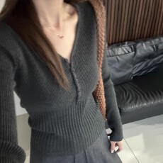 批发2026韩系灰色V领针织<b class='q'>打底衫</b>女内搭秋冬新款加厚软糯收腰显瘦长袖