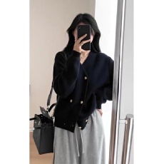 批发秋冬新款法式复古黑色v领毛衣女小香慵懒风复古<b class='q'>针织</b>开<b class='q'>衫</b>外套上衣