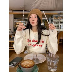 批发2026秋季韩版复古撞色刺绣套头毛衣女百搭休闲针织上衣