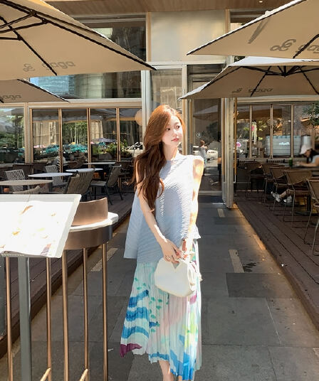 작은 키 품격 비스듬한 자르다 플리츠 민소매 조끼 여성 여름 유화 센스 반신 스커트 투피스 세트