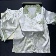 批发质感新款夏季冰丝仿<b class='q'>真丝</b><b class='q'>睡衣</b>女生短袖短裤<b class='q'>套装</b>小翻领爆款丝绸<b class='q'>睡衣</b>