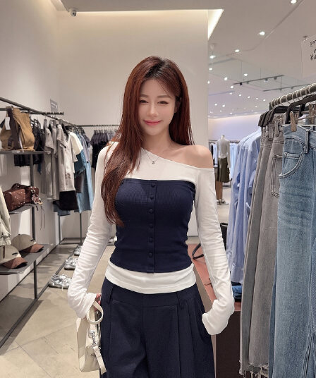 실사 빅 사이즈 배색 패치워크 비스듬한 어깨 긴팔 티셔츠 가을 한 부서 오프숄더 몸매 가꾸기 슬림해 보이는 캐주얼 다용도 맨위