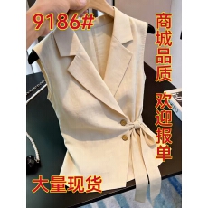 批发轻熟法式风无袖马甲女设计感时髦超好看收腰显瘦轻奢<b class='q'>通勤</b>上衣杏色