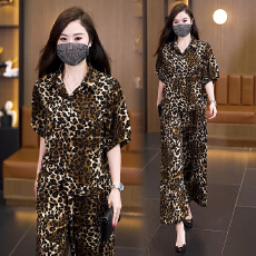 批发2026夏季新款大码豹纹套装女胖mm遮肉显瘦缎面阔腿裤两件套