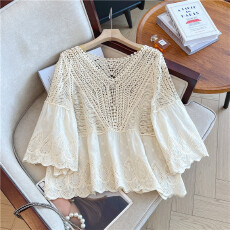 批发实拍大码女装V领镂空针织刺绣拼接喇叭袖遮肚宽松上衣