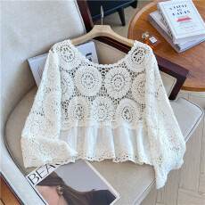 批发实拍大码镂空钩花蕾丝花边拼接遮肚外搭套头喇叭袖上衣
