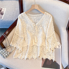 批发实拍法式<b class='q'>镂空</b>刺绣V领衬衫女蕾丝防晒罩衫女夏季新品宽松薄款中袖