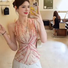 批发粉红PINK丨“细致法则”设计感老钱风撞色气质扭结上衣