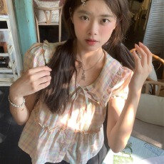 批发粉色格子<b class='q'>娃娃领</b>短袖衬衫女夏季减龄蝴蝶结衬衣宽松短款娃娃衫上衣