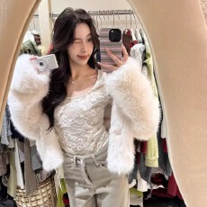 2025流行漂亮欧货轻奢小众设计高级感超好看洋气时髦绝美蕾丝上衣