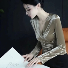 批发法式轻熟风V领丝绒衬衫<b class='q'>女</b>秋季2025新款洋气高级感收腰<b class='q'>长袖</b>上衣潮