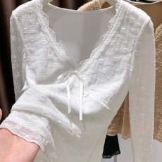 批发深v领蕾丝蝴蝶结打底衫女秋冬季洋气内搭<b class='q'>个性</b>独特漂亮的花边小衫