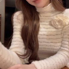 批发法式温柔长袖高领针织衫女秋季气质修身短款毛衣立体花朵白色上衣