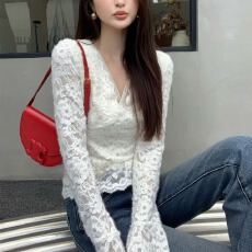 批发法式气质白色V领长袖蕾丝打底衫女秋冬轻奢高级感内搭叠穿小上衣