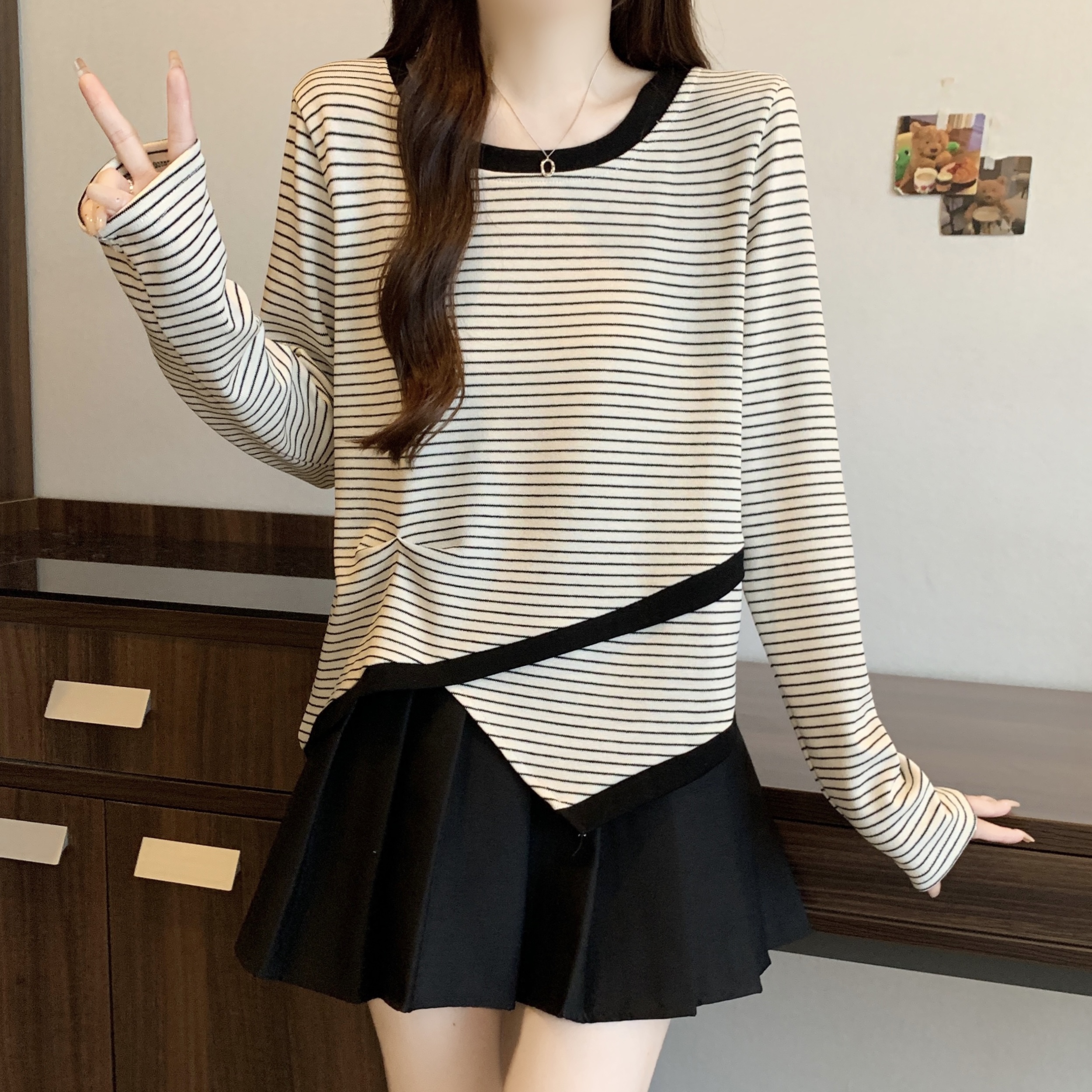 빅 사이즈 봄 새로운 디자인 센스 스트라이프 패치워크 불규칙 트임 표지 배 긍정적 인 어깨 슬림해 보이는 캐주얼 다용도 맨위