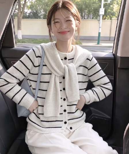 2026 가을 겨울 새로운 한국 스타일 루즈핏 느긋한 바람 스트라이프 니트 오픈 가디건 여성 디자인 센스 작은 대중 스웨터 코트 트렌디