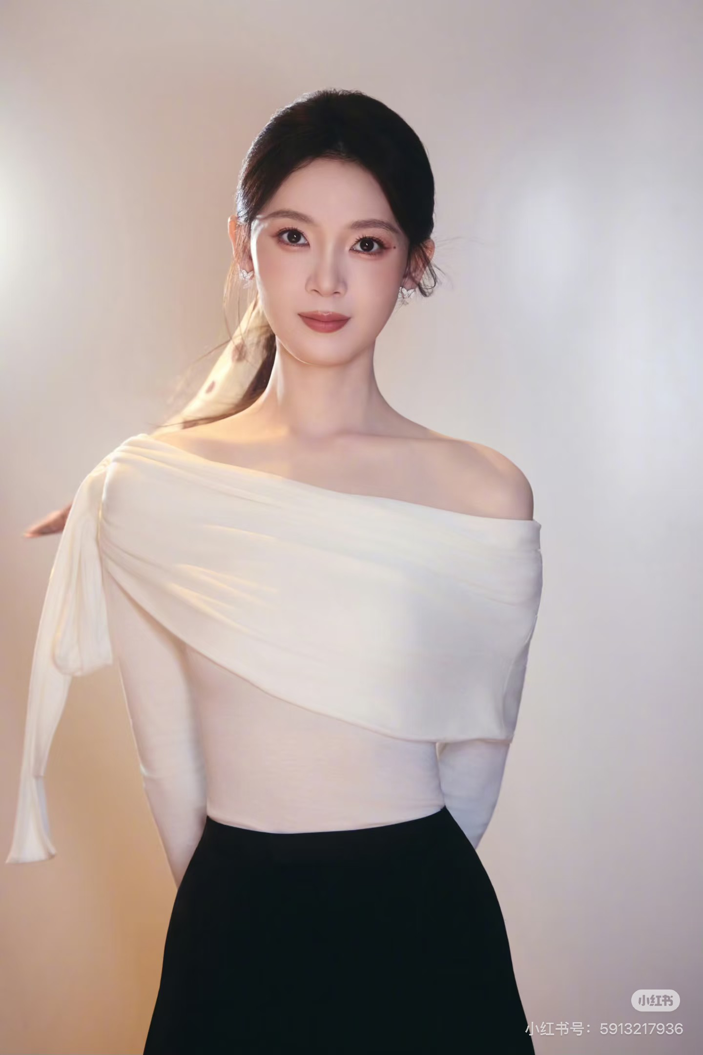 웨이브 자매 첸 야오 같은 단락 보트넥 레이스업 티셔츠 몸매 가꾸기 슬림해 보이는 디자인 센스 품격 긴팔 나비 매듭 맨위 여성