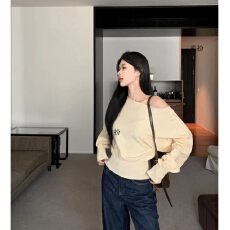 批发天猫抖音质量蓝色斜露肩长袖织衫2025新款春秋季纯欲风短上衣女