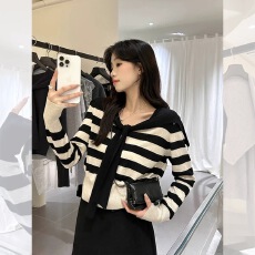 批发卡其色短款v领假两件长袖针织衫女早秋季气质高级感叠穿修身上衣