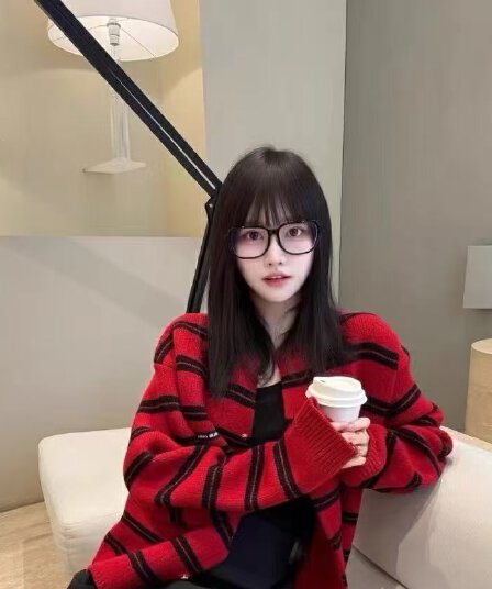 신년 빨간색 배색 스트라이프 니트 스웨터 오픈 가디건 여성 의류 2026 가을 새로운 슈퍼 잘 생긴 루즈핏 맨위 재킷
