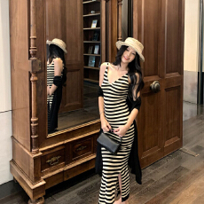 批发撞色条纹v领针织吊带连衣裙女<b class='q'>秋</b>季弹力收腰开叉裙子修身包臀长裙