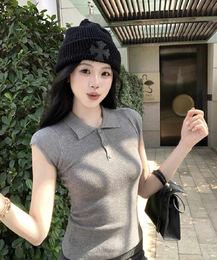 폴로 칼라 니트 반팔 티셔츠 여성 여름 2026 새로운 한 부서 몸매 가꾸기 슬림해 보이는 POLO 칼라 작은 날다 소매 맨위 트렌디