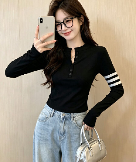 헨리 칼라 긴팔 작은 키 티셔츠 여성 2026 새로운 가을 몸매 가꾸기 슬림해 보이는 한 부서 디자인 센스 쇼트 스타일 맨위
