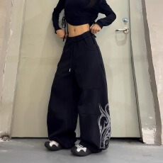 批发新款美式复古做旧图腾印花直通休闲卫裤<b class='q'>男</b>女宽松爵士舞弯刀<b class='q'>运动</b>裤