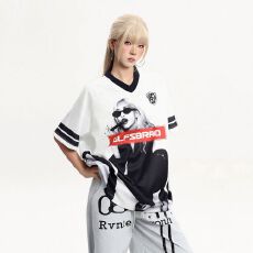 批发好质量 夏季新款球衣美式高街人像印花V领短袖<b class='q'>T</b><b class='q'>恤</b>宽松男女情侣夏