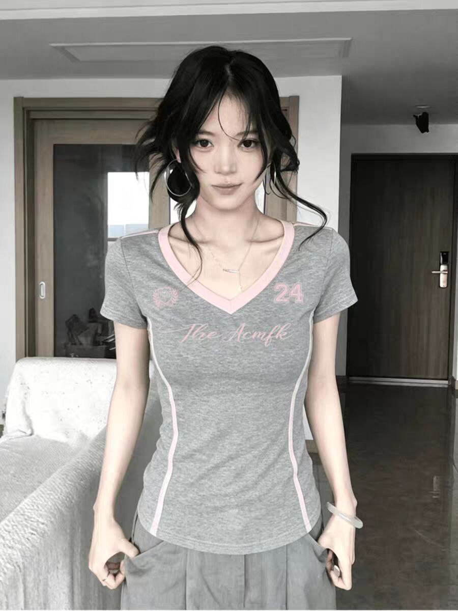 한국 chic 아메리칸 레트로 V넥 긍정적 인 어깨 티셔츠 여성 여름 새로운 운동 바람 반팔 몸매 가꾸기 자수 맨위 트렌디
