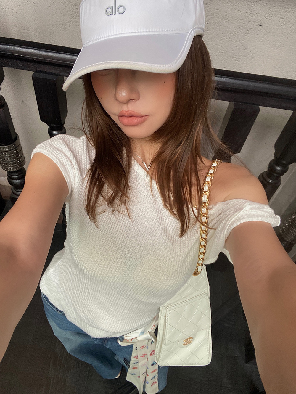 디자인 센스 비스듬한 칼라 질감 센스 오프숄더 반팔 티셔츠 여성 여름 새로운 품격 몸매 가꾸기 캐주얼 허리 수축 작은 맨위