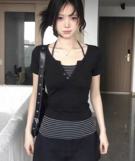 한국 스타일 아메리칸 배색 스트라이프 페이크 레이어드 패치워크 V넥 반팔 티셔츠 여성 몸매 가꾸기 슬림해 보이는 다용도 핫걸 맨위 트렌디