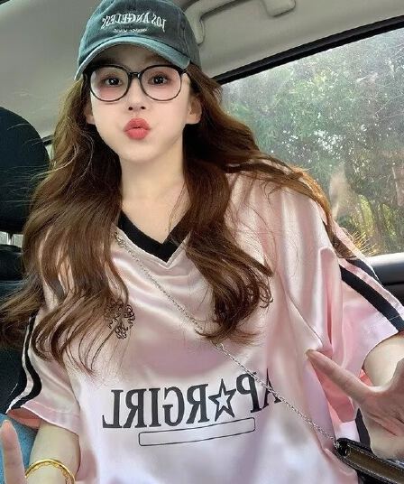 아메리칸 레트로 루즈핏 알파벳 저지 프린트 반팔 티셔츠 여성 여름 새로운 캐주얼 다용도 V넥 슬림해 보이는 맨위