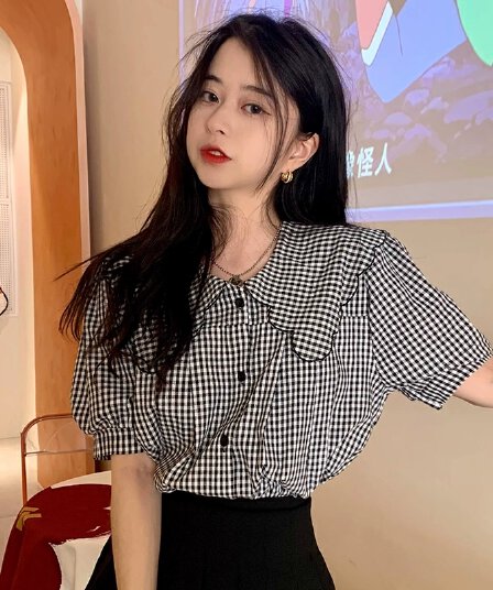 작은 키 베이비 칼라 셔츠 여성 2026 여름 새로운 프랑스식 Chic 반팔 디자인 센스 루즈핏 체크무늬 맨위
