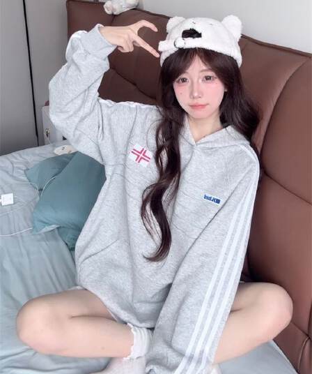 한국 chic2026 가을 새로운 후드 티 스웨터 여성 코트 아메리칸 레트로 자수 루즈핏 접은 자국 맨위 트렌디